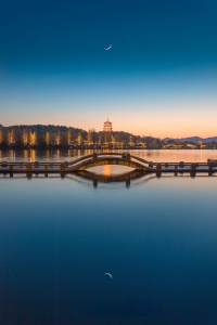 残月伴塔杭州西湖雷峰塔